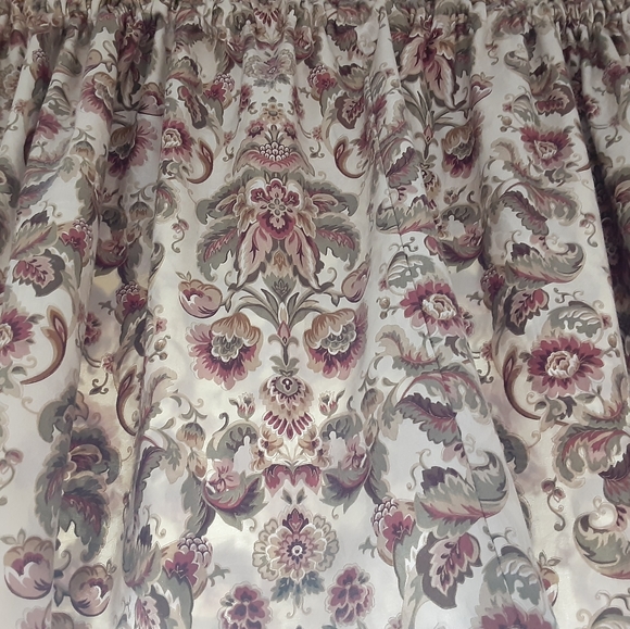 Curtains - Picture 2 of 4